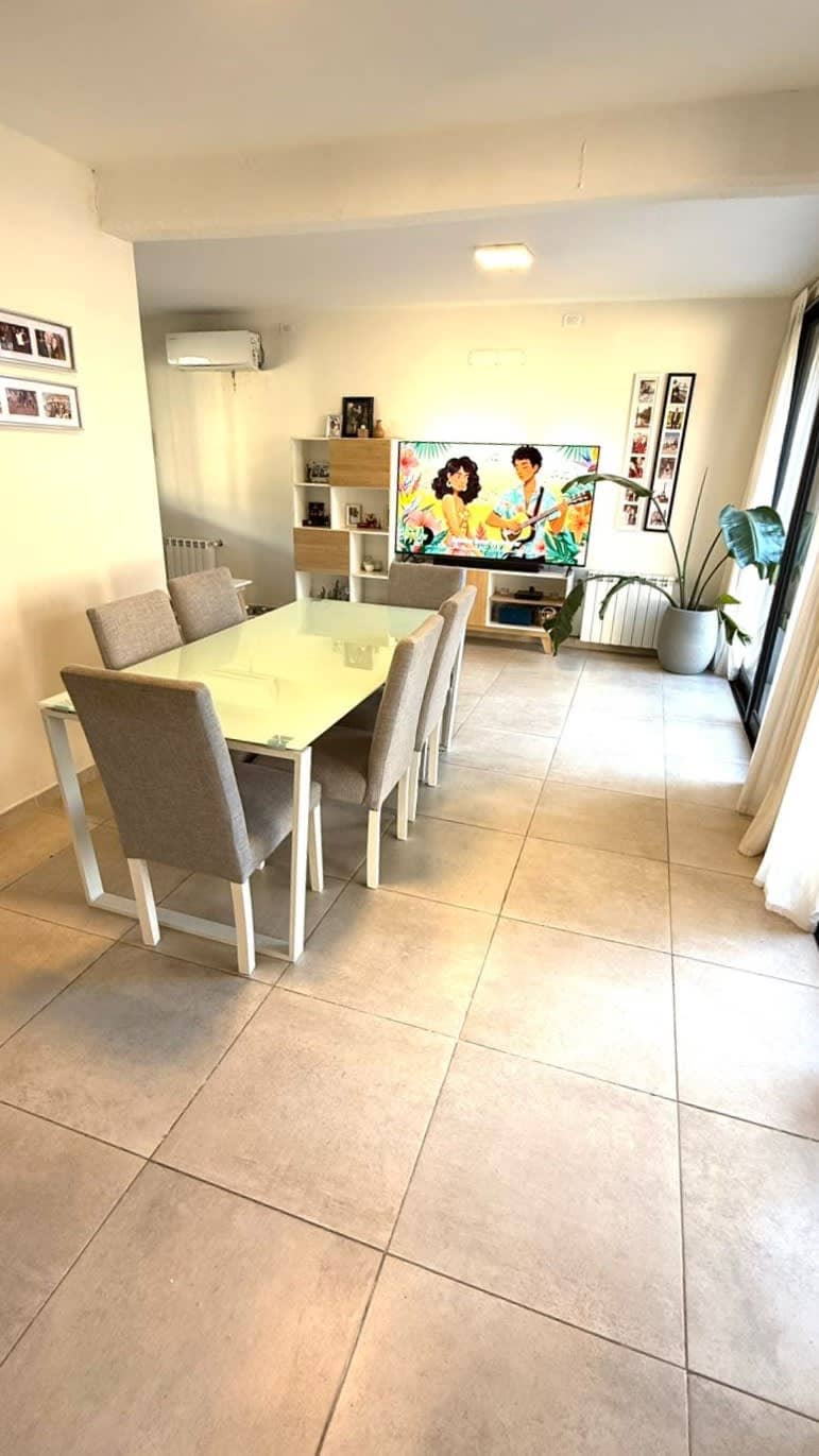CAÑUELAS CHICO DUPLEX DE CATEGORIA EN ALQUILER 3 DORMITORIOS BARRIO CERRADO - foto 1