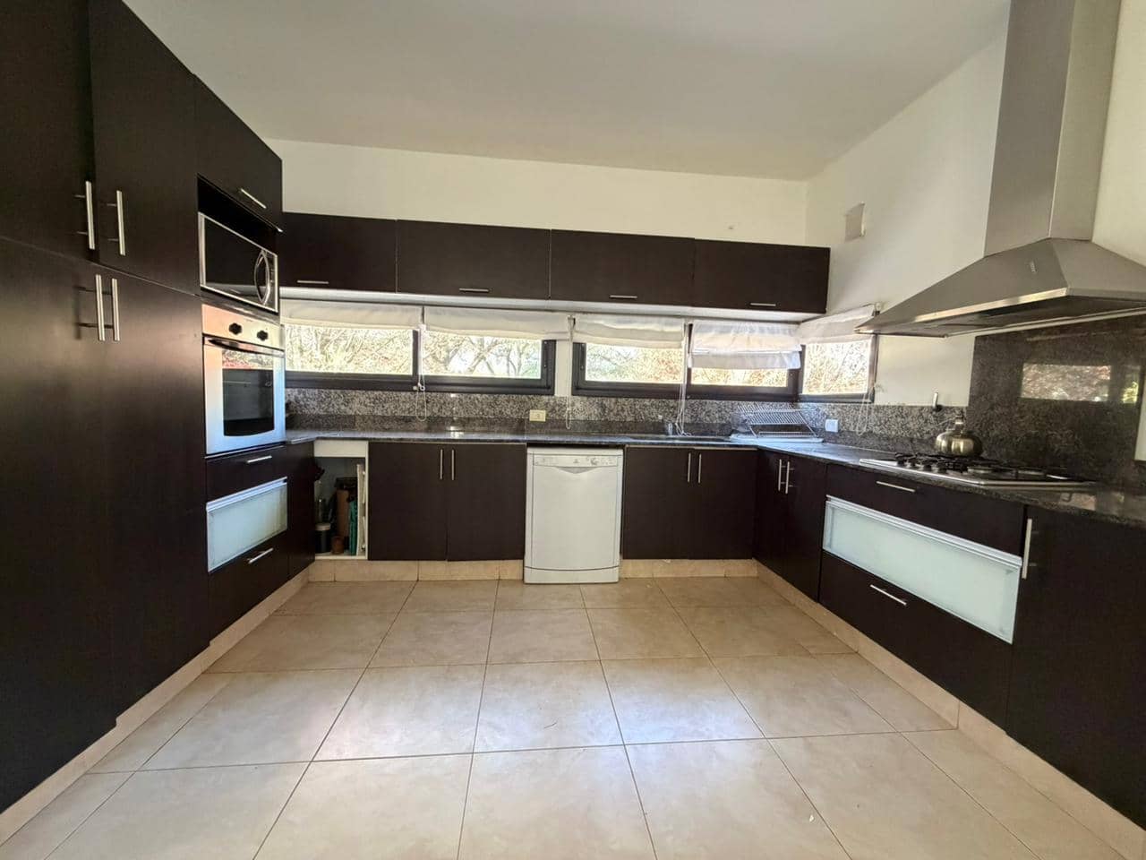 OPORTUNIDAD COUNTRY CAUSANA - TERRENO MÁS DE 2000M² CALIDAD PILETA - cocina