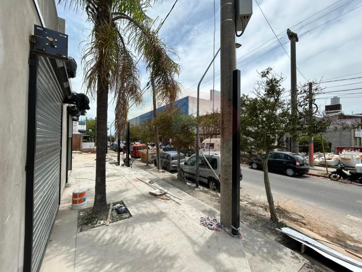 LOCALES COMERCIALES FRENTE A CLINICA VELEZ SARSFIELD EN ALQUILER A ESTRENAR B Parque Vélez Sarsfield - foto 4