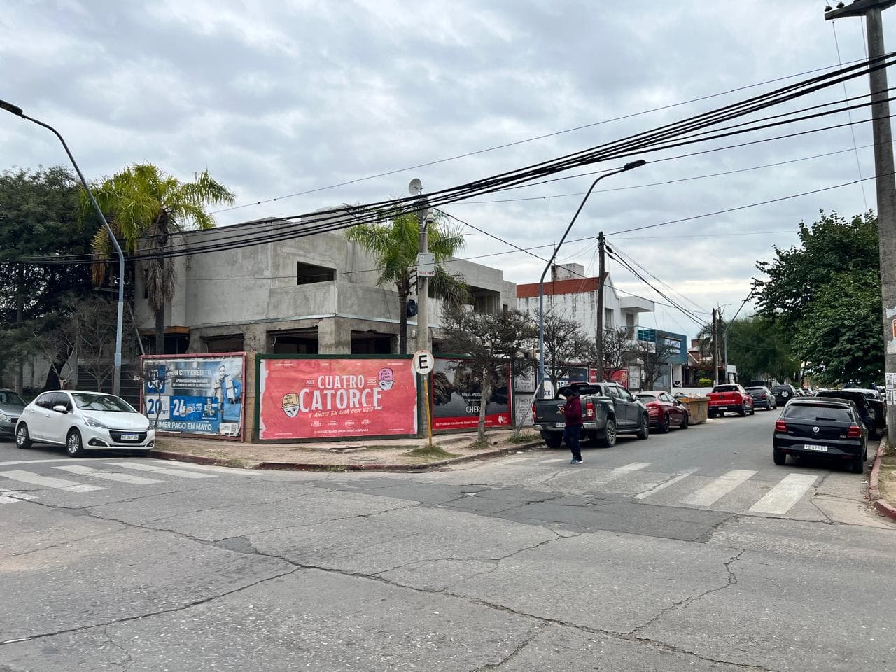 LOCALES COMERCIALES FRENTE A CLINICA VELEZ SARSFIELD EN ALQUILER A ESTRENAR B Parque Vélez Sarsfield - foto 6