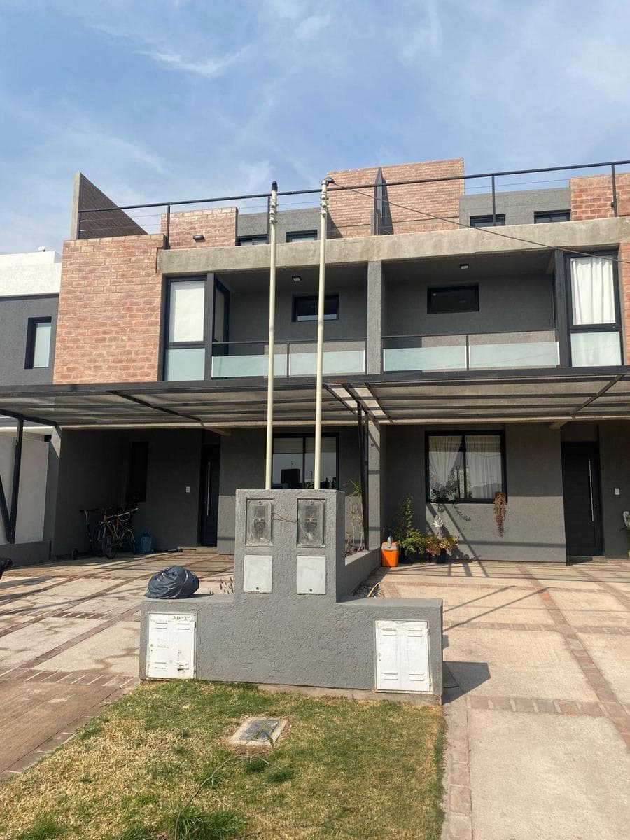 Casa en barrio cerrado — Sobre OHiggins
